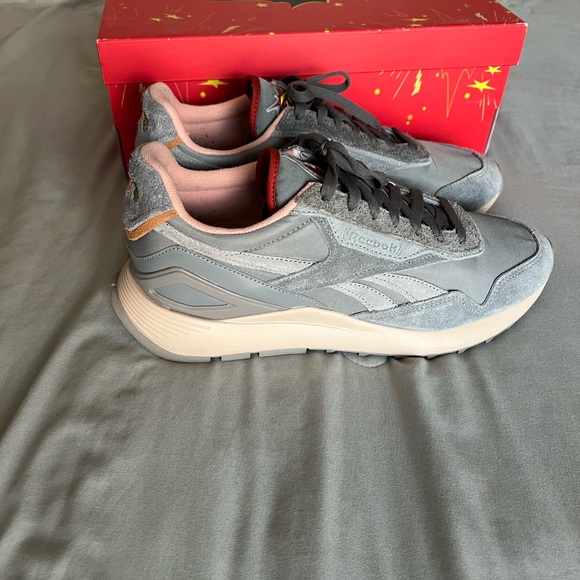 Reebok Classic Leather AZ Looney Tunes Bugs Bunny - Picture 2 of 4